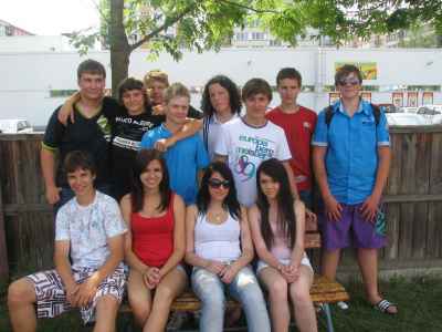 Napric-skolou-Jmena-cerven-2011-030.jpg
