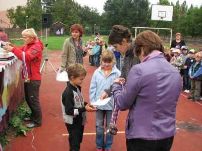 Sportovni-den-1.stupen-21.9.2011-vyhlaseni-vysledku-005.jpg